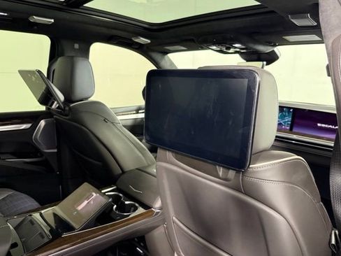 Certified 2025 Cadillac Escalade ESV Sport Platinum AWD/4WD image 29