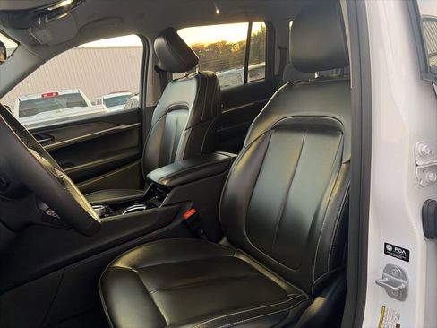 Used 2023 Jeep Grand Cherokee Limited image 12