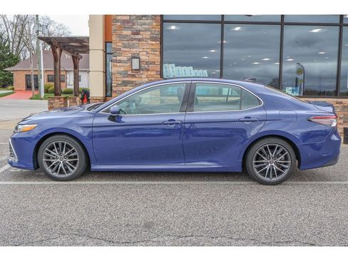 Used 2023 Toyota Camry XLE image 6