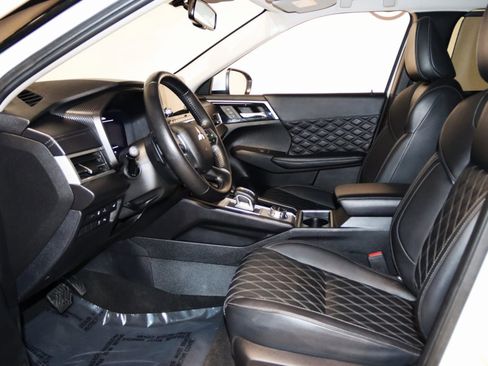 Used 2024 Mitsubishi Outlander 4WD Plug-In Hybrid image 38