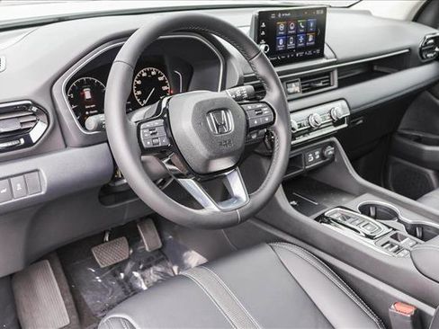 New 2025 Honda Pilot Touring image 9