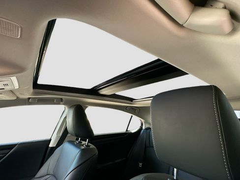 Used 2025 Lexus ES 350 w/ Accessory Package (Z2) image 21