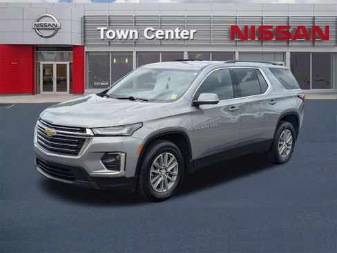 Used 2023 Chevrolet Traverse LT FWD image 3