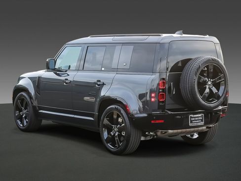 Used 2024 Land Rover Defender 110 X-Dynamic SE image 2