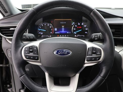 Used 2022 Ford Explorer XLT w/ Equipment Group 202A image 18