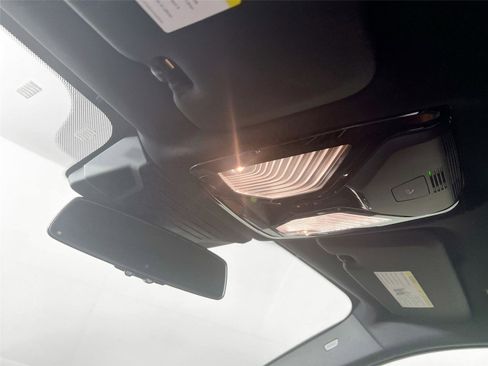 Used 2025 BMW X5 xDrive50e w/ Premium Package image 12