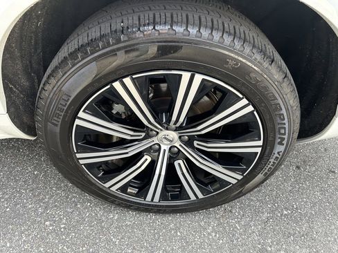 Certified 2024 Volvo XC90 B5 Plus image 8