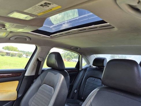 Used 2012 Volkswagen Passat 2.5 SEL FWD image 26