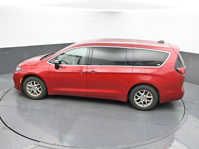 Used 2025 Chrysler Pacifica Select FWD image 42