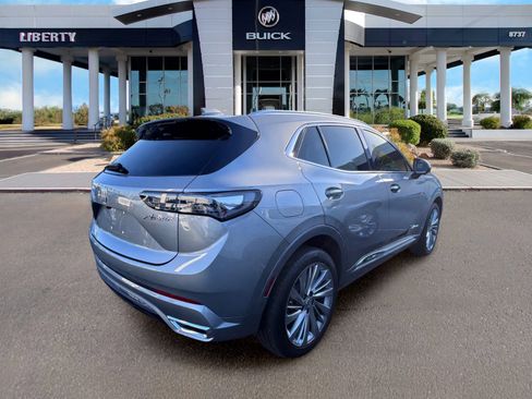 Used 2025 Buick Envision Avenir AWD/4WD image 2