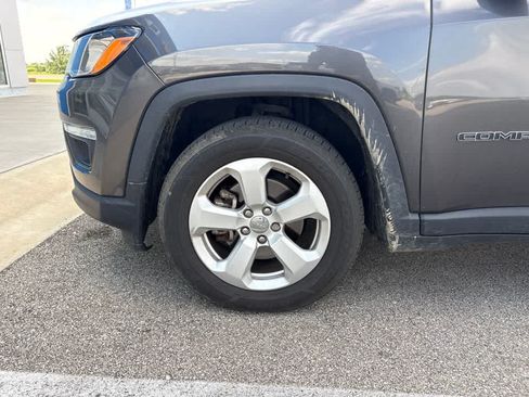 Used 2018 Jeep Compass Latitude w/ Popular Equipment Group FWD image 3