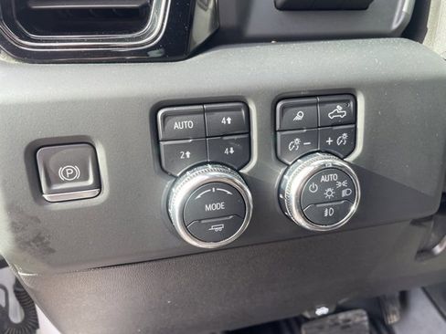 Used 2024 GMC Sierra 2500 AT4 w/ AT4 Premium Plus Package image 16