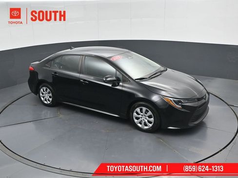 Used 2023 Toyota Corolla LE FWD image 45