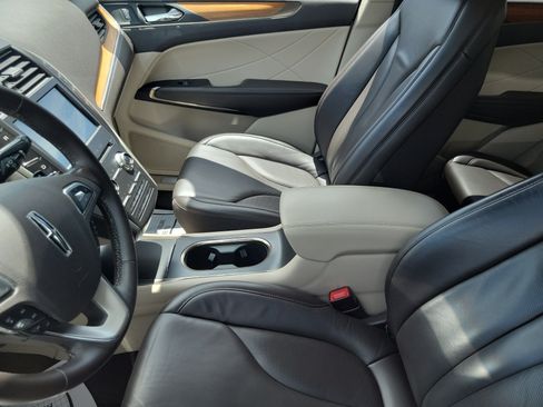 Used 2019 Lincoln MKC Select w/ Select Plus Package FWD image 12
