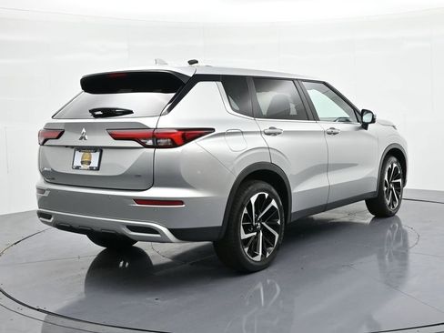 Used 2024 Mitsubishi Outlander SE image 6