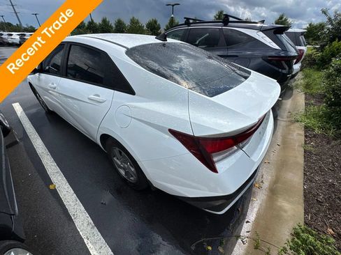 Used 2025 Hyundai Elantra SE FWD image 4