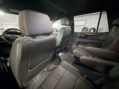 Used 2025 Chevrolet Tahoe RST w/ RST Performance Edition image 9