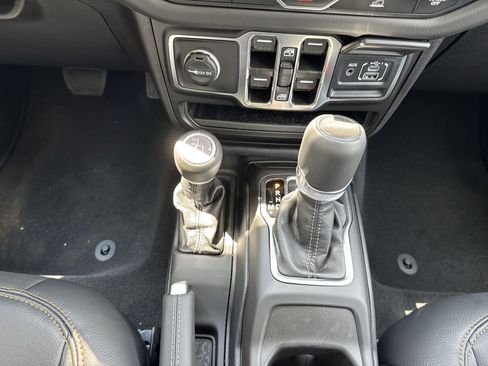 New 2025 Jeep Gladiator Sport w/ Premium Package image 23