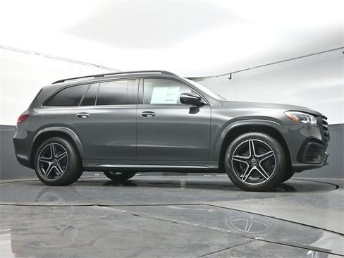 New 2026 Mercedes-Benz GLS 450 4MATIC image 34
