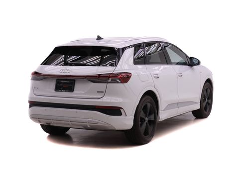 Used 2024 Audi Q4 e-tron Premium image 4