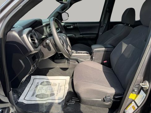 Used 2016 Toyota Tacoma TRD Sport w/ Towing Package image 16