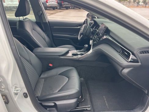 Used 2024 Toyota Camry SE image 6
