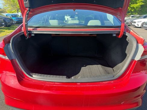 Used 2017 Hyundai Elantra SE FWD image 5