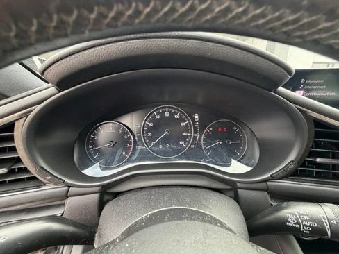 Used 2019 MAZDA MAZDA3 Hatchback w/ Preferred Package FWD image 11