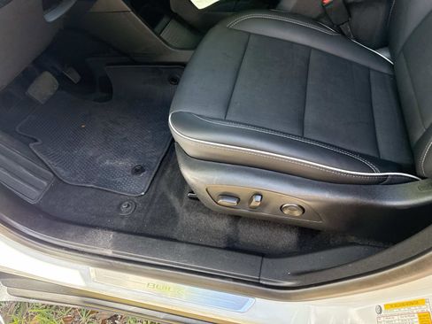 Used 2025 Buick Enclave Preferred FWD image 23