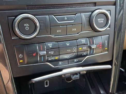 Used 2017 Ford Explorer XLT w/ Equipment Group 202A AWD/4WD image 16