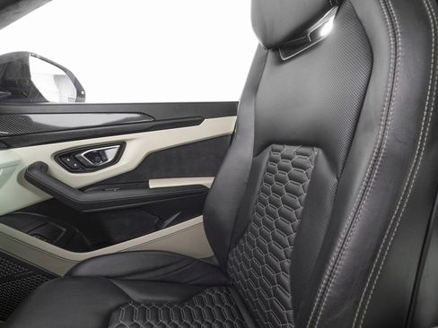 Used 2021 Lamborghini Urus image 28