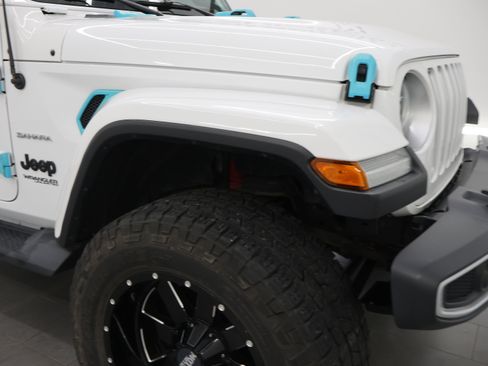 Used 2019 Jeep Wrangler Unlimited Sahara AWD/4WD image 21