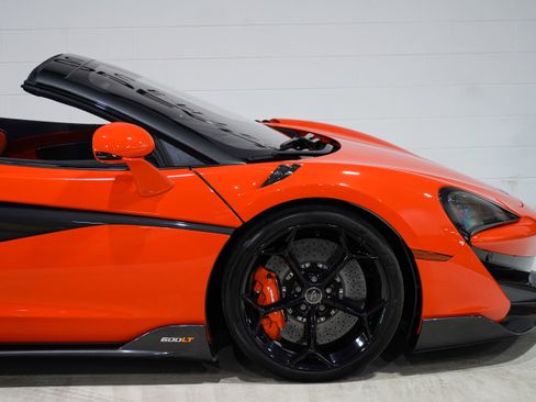 Used 2020 McLaren 600LT Spider RWD image 22