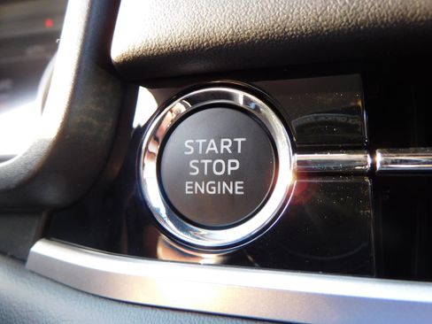 New 2025 Mitsubishi Outlander SE image 21