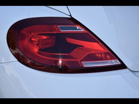 Used 2017 Volkswagen Beetle 1.8T S FWD image 48