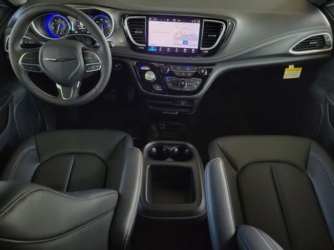 New 2026 Chrysler Pacifica Select FWD image 11