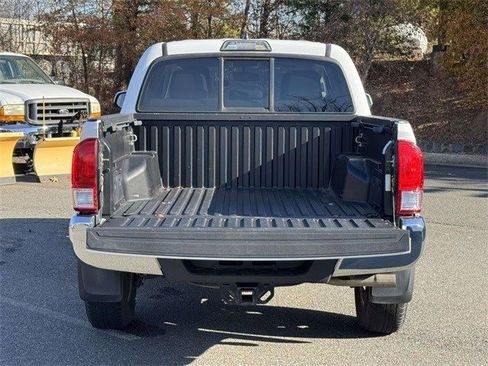 Used 2016 Toyota Tacoma SR5 image 4