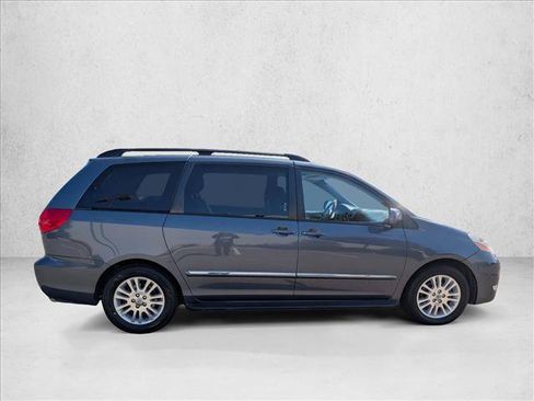 Used 2009 Toyota Sienna XLE Limited FWD image 4