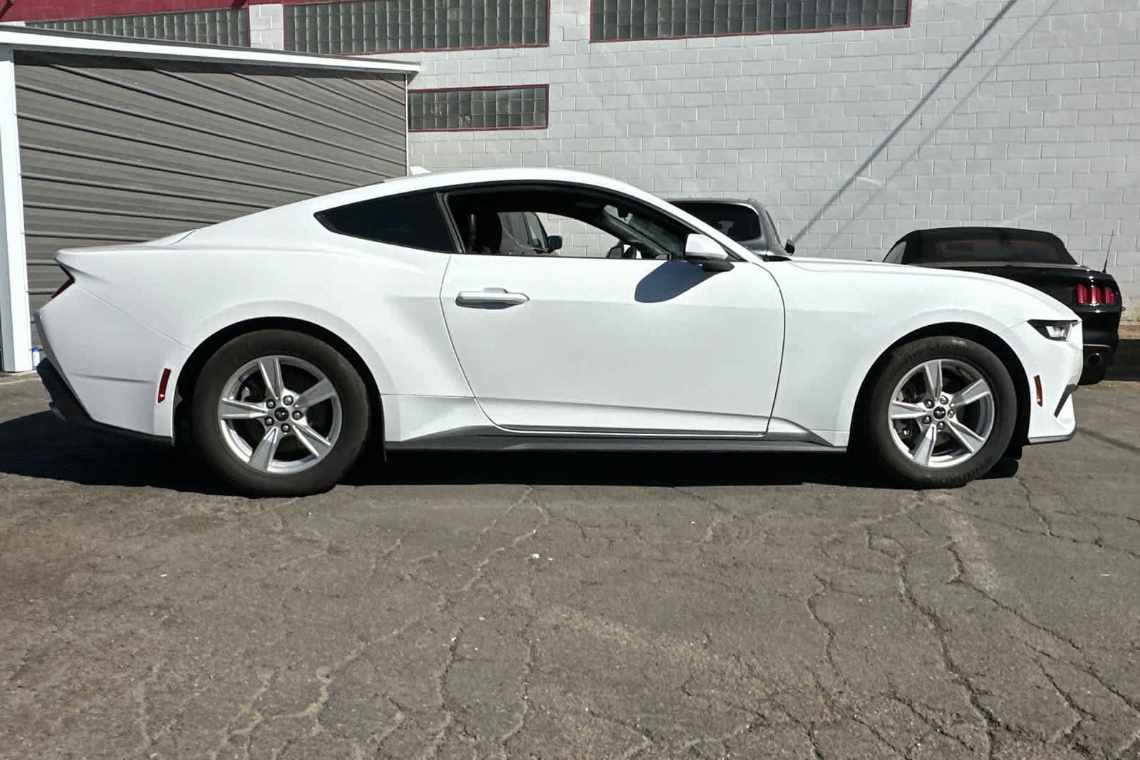 Used 2024 Ford Mustang Coupe RWD image 9