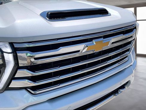Used 2024 Chevrolet Silverado 2500 High Country w/ High Country Premium Package AWD/4WD image 32