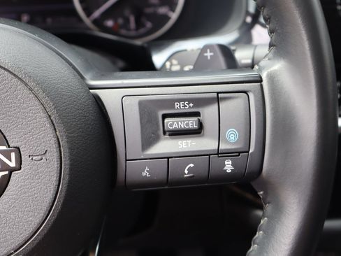 Used 2025 Nissan Pathfinder SV FWD image 14