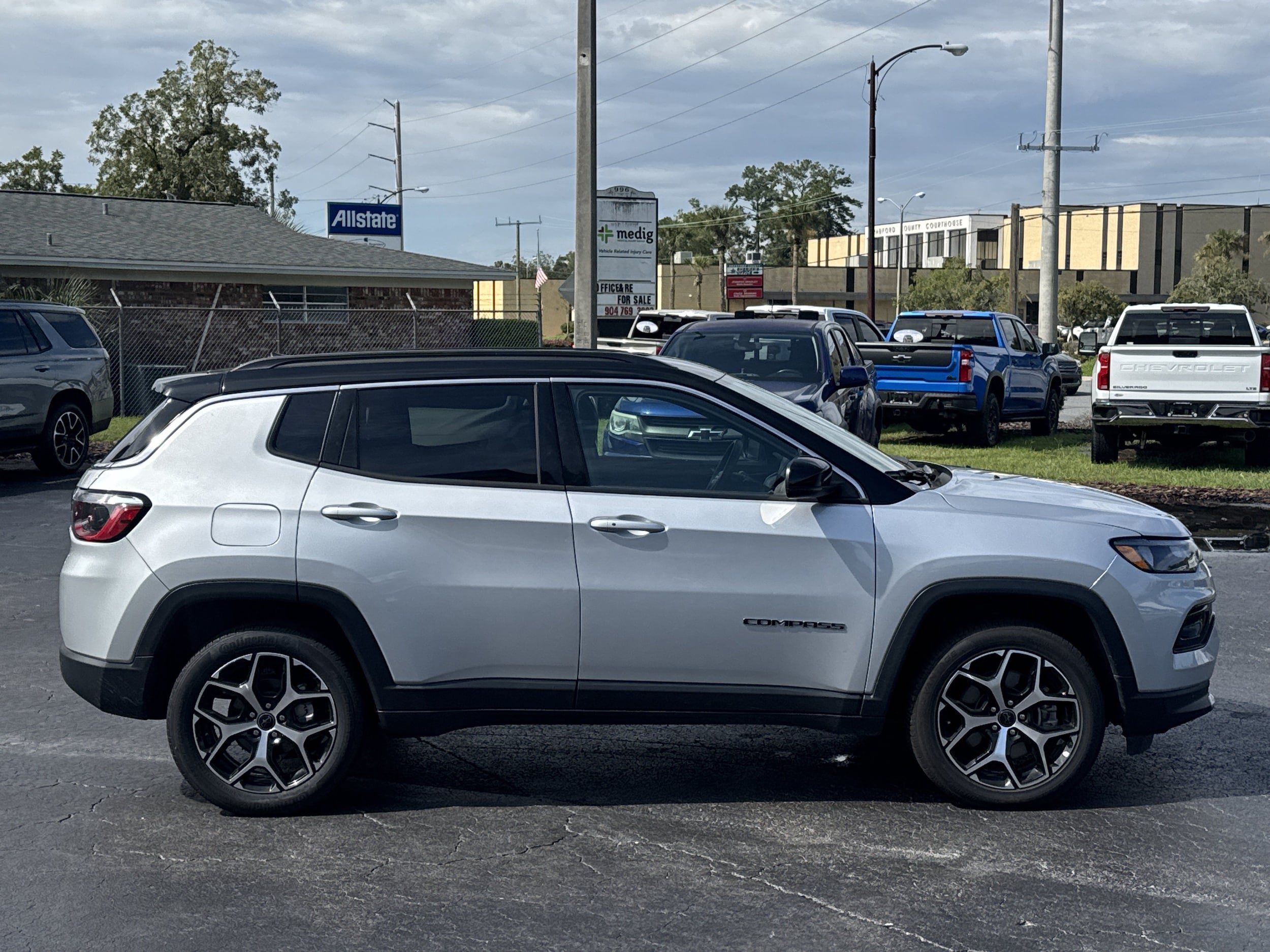 Used 2025 Jeep Compass Limited AWD/4WD image 11