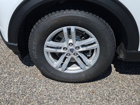 Used 2021 Ford Explorer XLT w/ Equipment Group 202A AWD/4WD image 7
