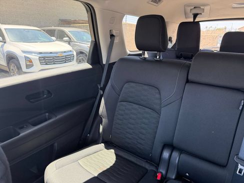 Used 2025 Nissan Pathfinder SV FWD image 37