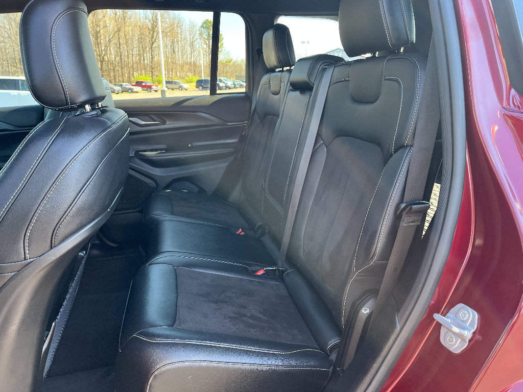 Used 2023 Jeep Grand Cherokee Altitude AWD/4WD image 18