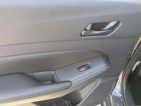 Used 2025 Nissan Altima 2.5 SV FWD image 11