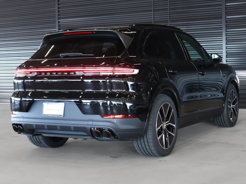 New 2026 Porsche Cayenne S image 10