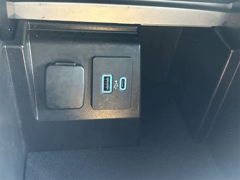 Used 2023 Ford Explorer Limited w/ Equipment Group 301A image 17