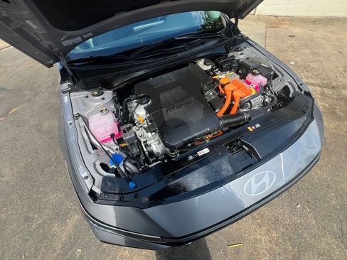 Used 2025 Hyundai Elantra Limited image 29