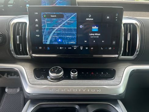 Certified 2025 Ford Expedition Platinum w/ Driver's Package AWD/4WD image 21